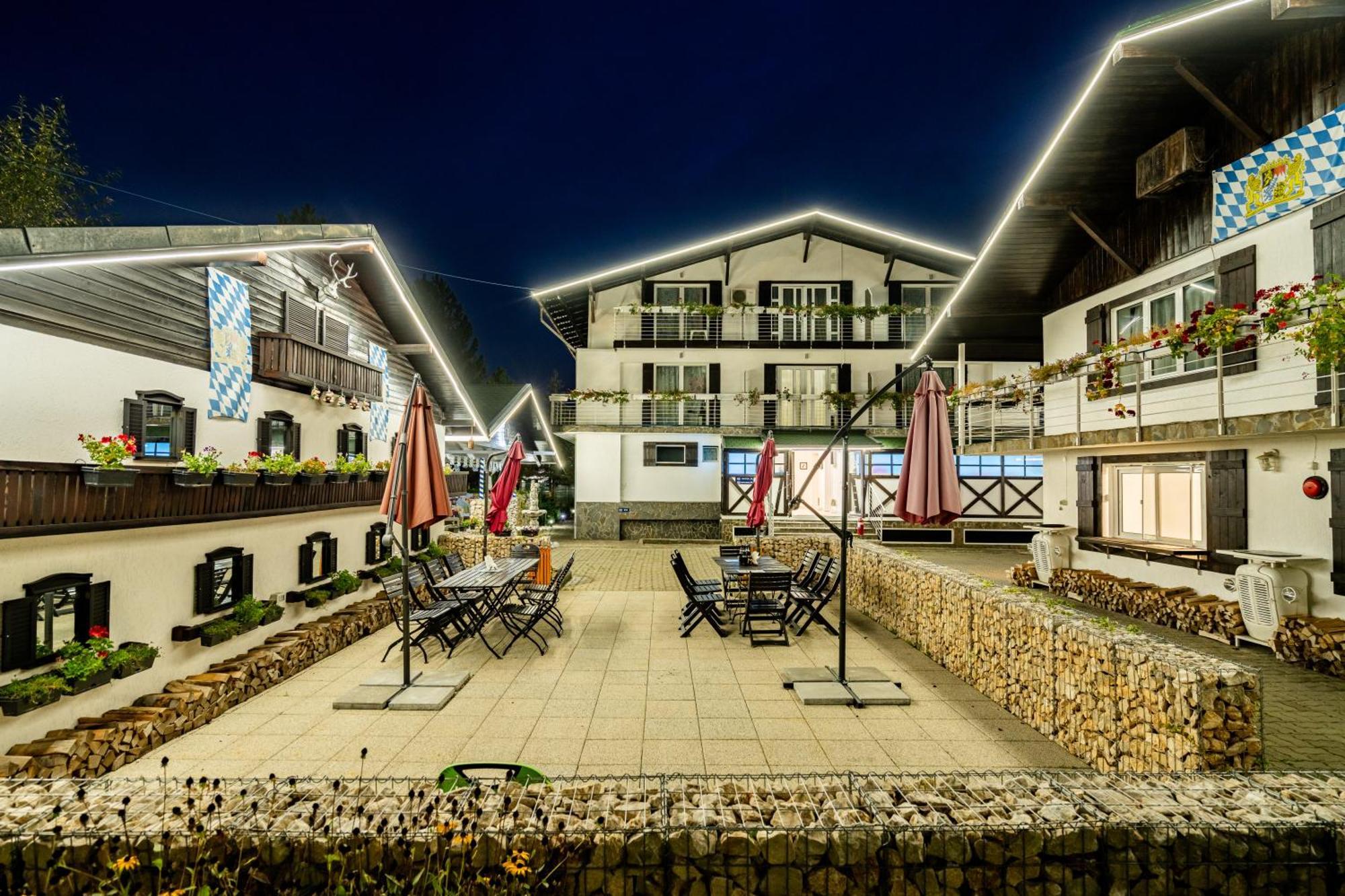 Casa Augsburg Hotell Băneşti Exteriör bild