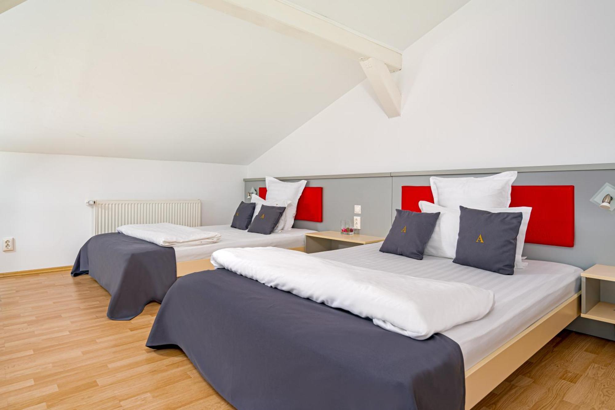 Casa Augsburg Hotell Băneşti Exteriör bild
